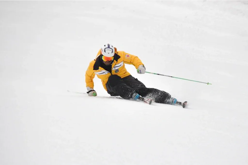 best ski instructor jonathan longhi go altura
